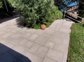 Nettoyage d'une terrasse en pierres naturelles